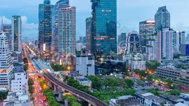 泰国曼谷商业区交通高峰时段的昼夜交通